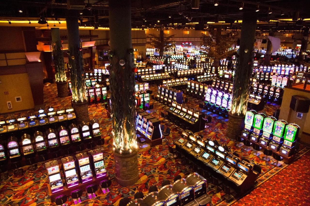 Bally'S Twin River Lincoln Casino & Hotel Екстериор снимка